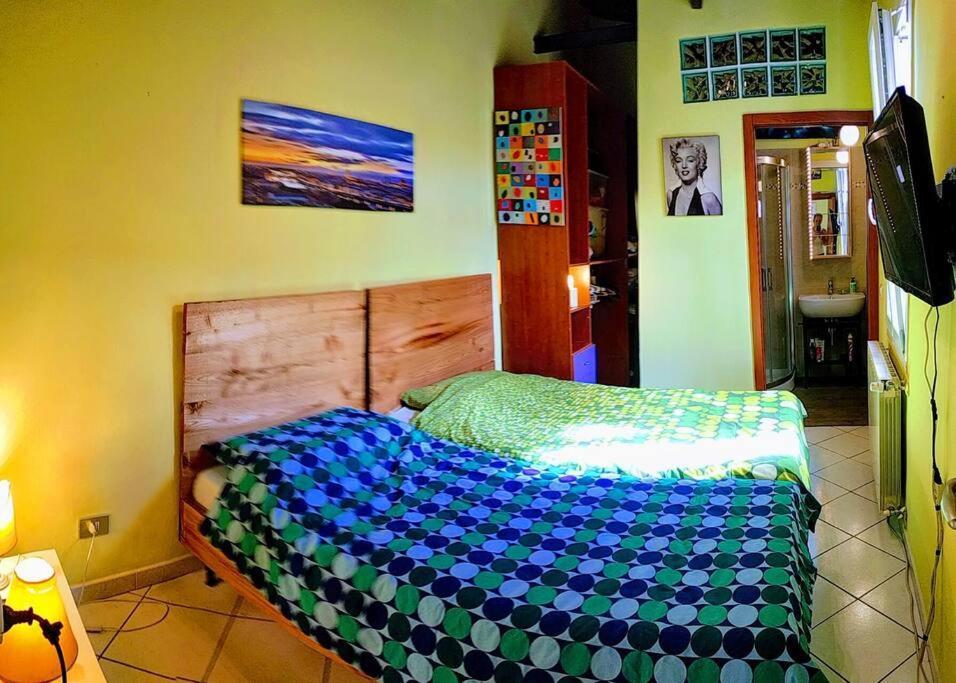 Apt Bright, Quiet! In The Center. Florence Luaran gambar