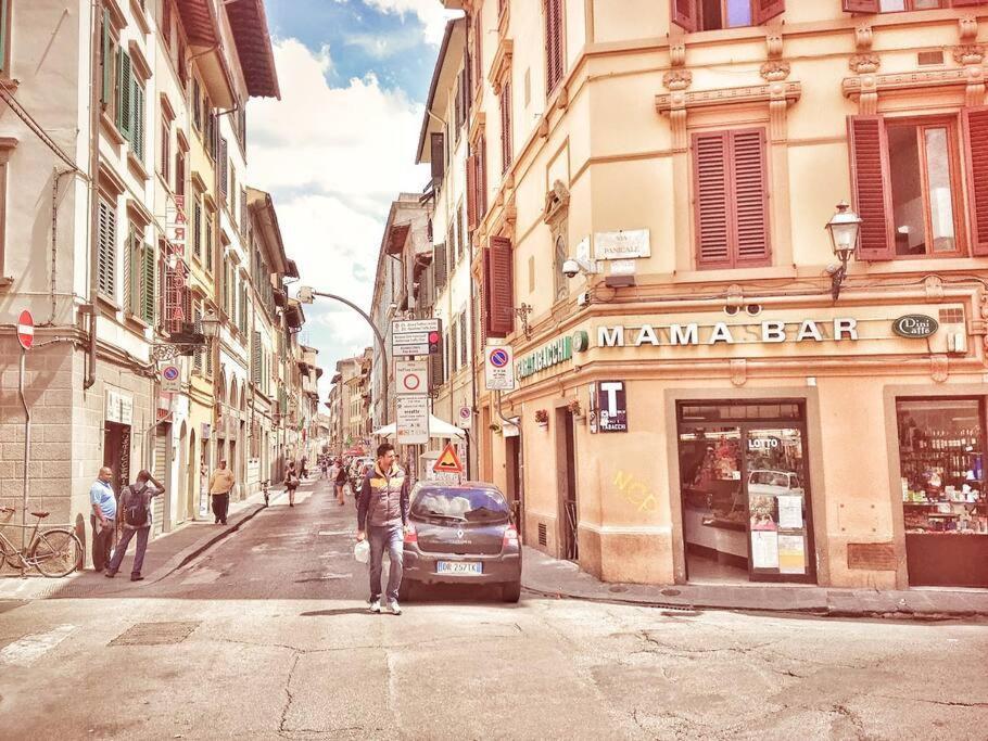 Apt Bright, Quiet! In The Center. Florence Luaran gambar