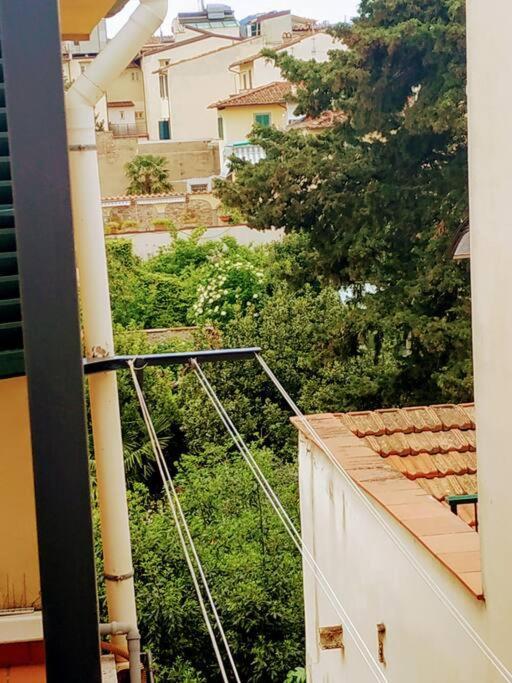 Apt Bright, Quiet! In The Center. Florence Luaran gambar